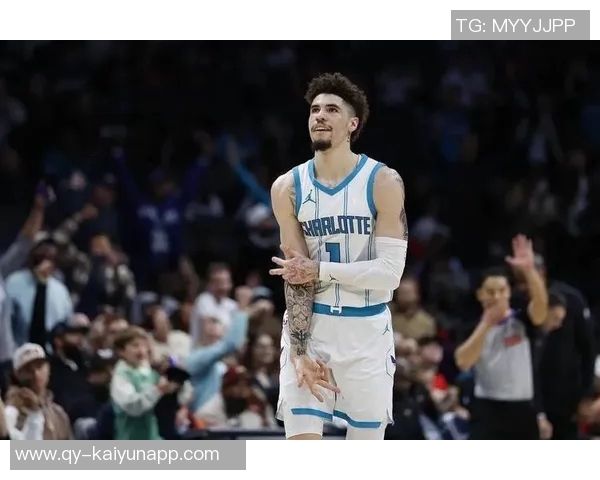 拉梅洛鲍尔上半场表现出色10投6中三分球命中率高达50贡献17分4篮板2助攻4抢断