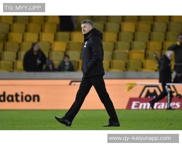 球队主持人点评夏普表现犹豫被大洛封盖显得格外悲哀