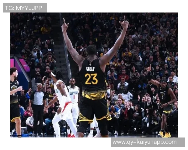 亚当斯替补出战12分钟表现神勇四投全中贡献8分2板2助